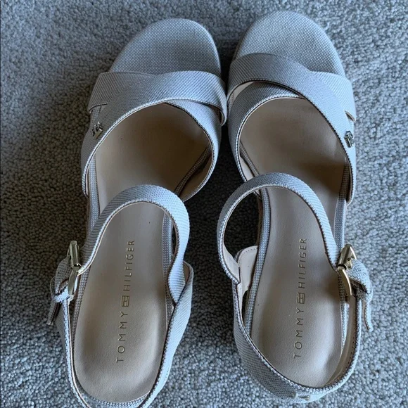 Tommy Hilfiger ivory Wedge Sandals 7-1/2 - Picture 5 of 9